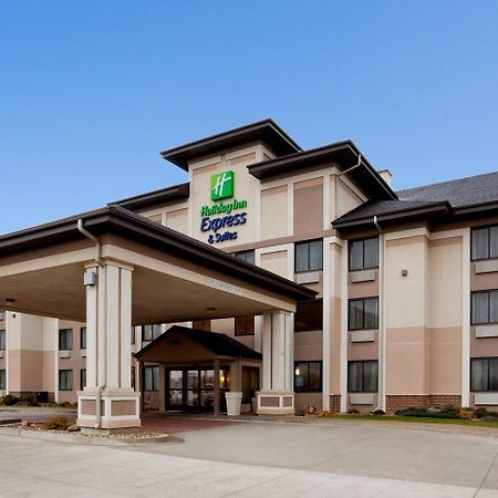 Holiday Inn Express & Suites - Worthington By Ihg Exterior foto