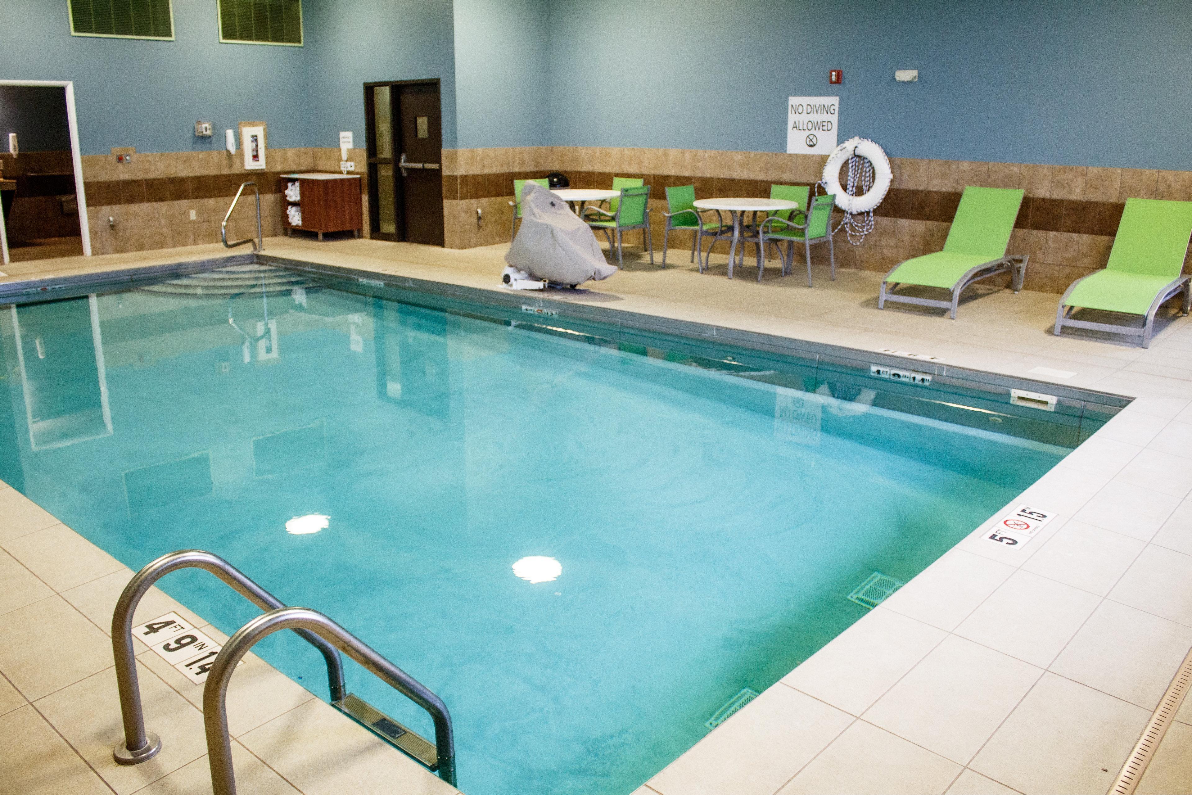 Holiday Inn Express & Suites - Worthington By Ihg Exterior foto