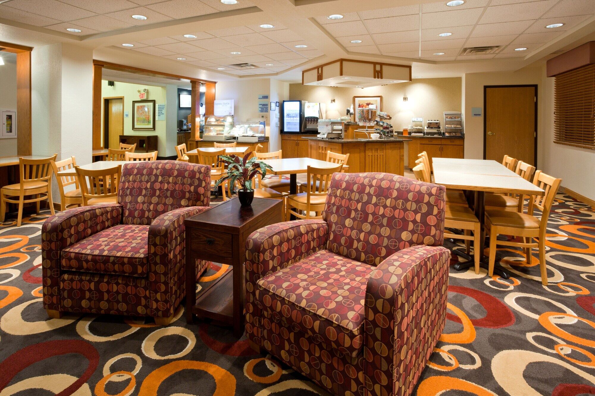 Holiday Inn Express & Suites - Worthington By Ihg Exterior foto